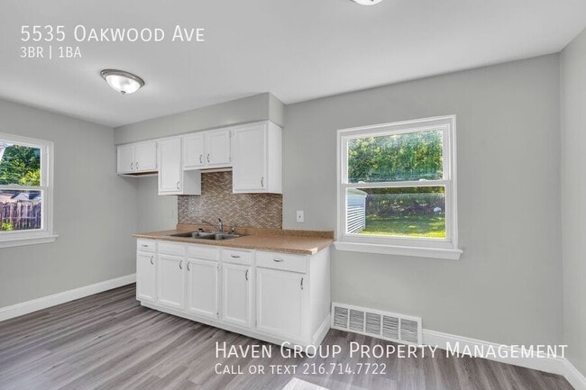 Building Photo - 5535 Oakwood Ave