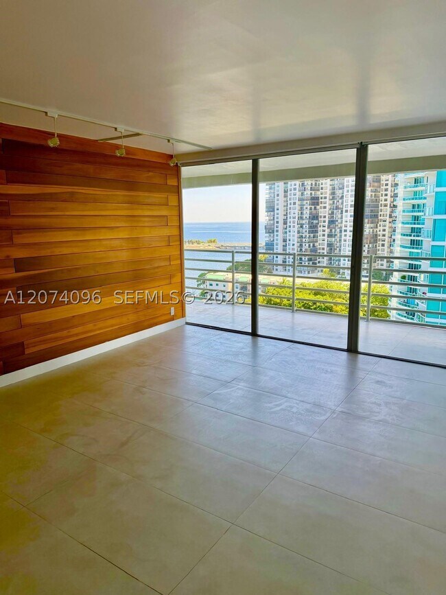 Building Photo - 2025 Brickell Ave
