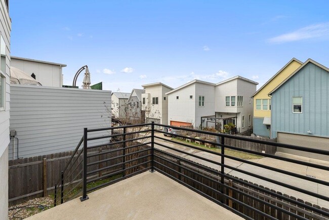 Building Photo - 6124 Florencia Ln