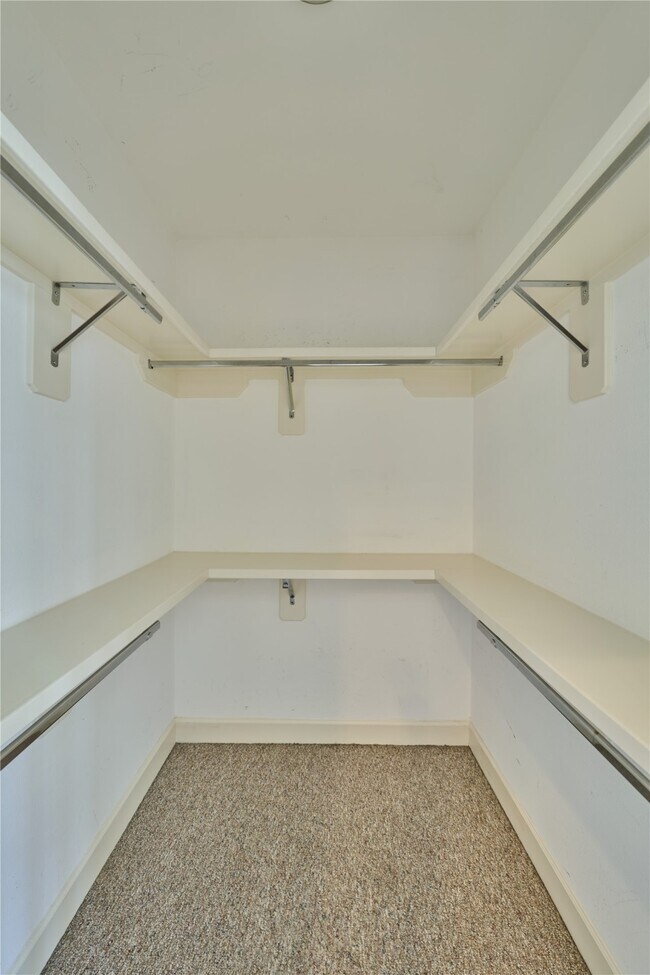 Building Photo - 2526 Bevis St