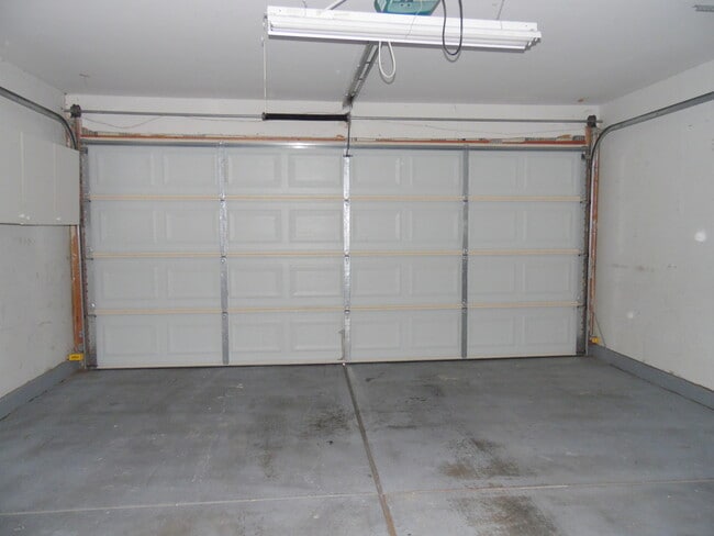 Building Photo - The Lakes Single Story!