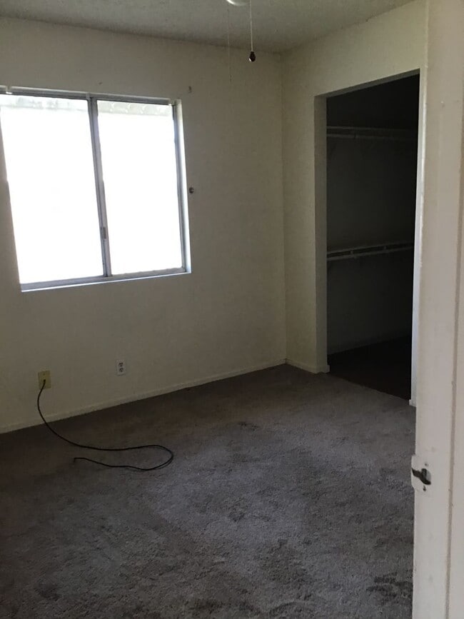 Building Photo - Nice 2-Bedroom Home