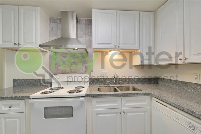 Building Photo - 6705 Greenback Ln