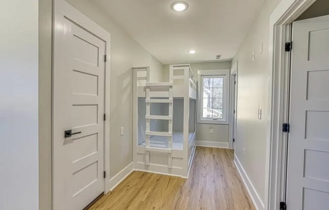 Building Photo - 3 bed 3 bath on the water! New build! Avai...