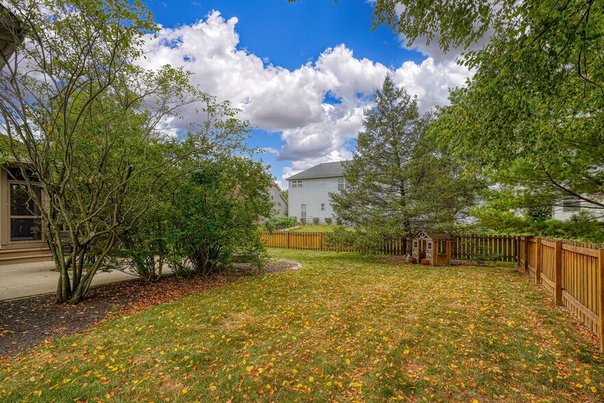 Building Photo - 6850 Fox Run Dr