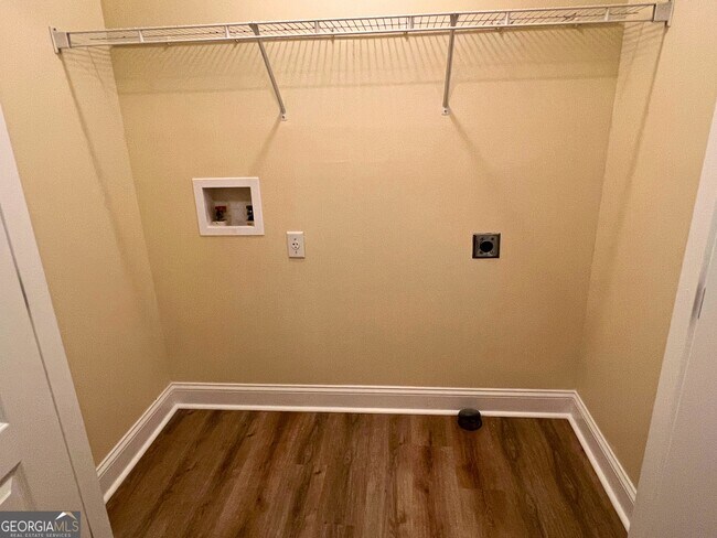 Building Photo - 822 Davis Ave