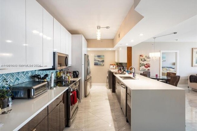 Building Photo - 3020 NE 32nd Ave