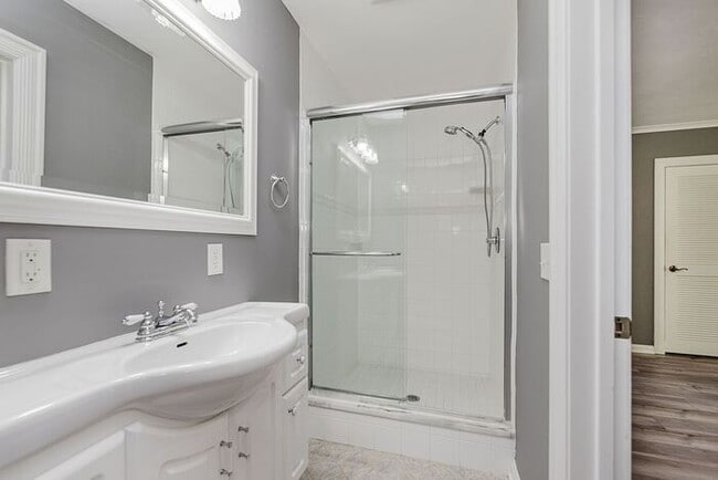 Building Photo - Elegant Updated Meridian-Kessler Home on E...