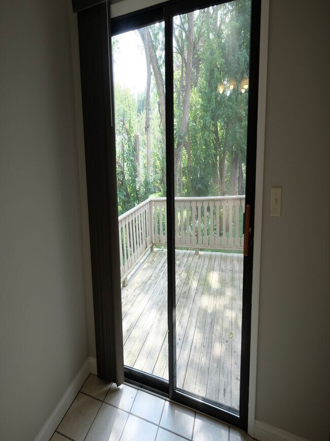 Building Photo - Well maintained 3 Bed 2.5 bath condo in a very quiet location. 2 car detached. Full unfinished ba...