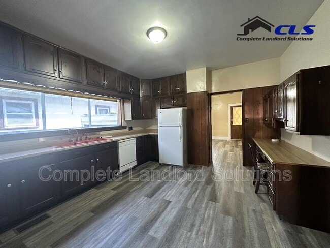 Building Photo - 1516 Woodley Ave