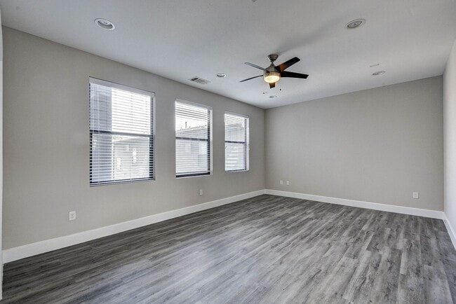 Building Photo - Modern Comfort Meets City Living — 3-Story Townhome Ready Now!