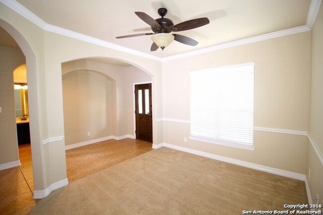 Building Photo - Beautiful 3-Bedroom 2.5 Bathroom in Stillw...