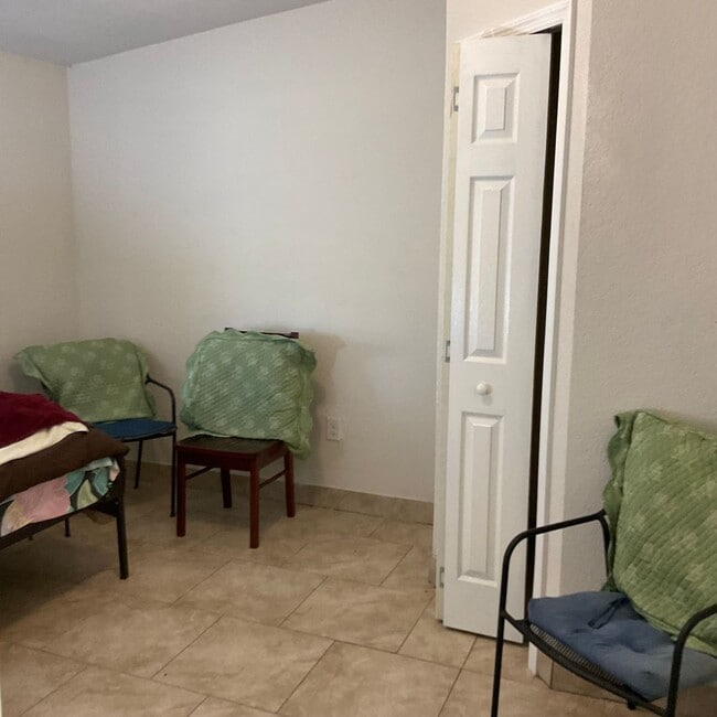 Building Photo - Amazing semi private secluded property