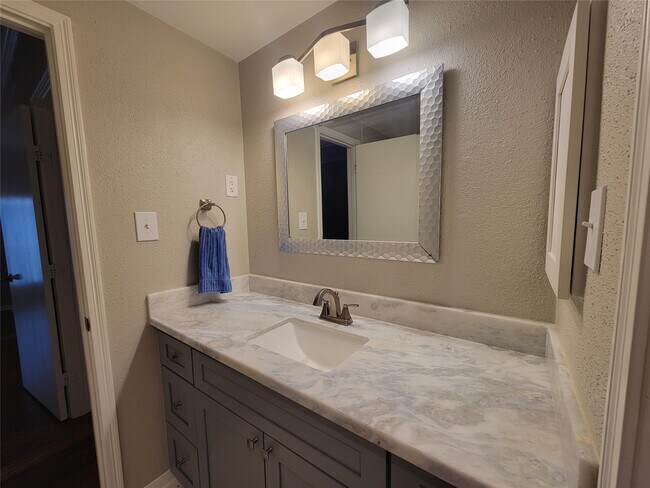 Building Photo - 5711 Sugar Hill Dr