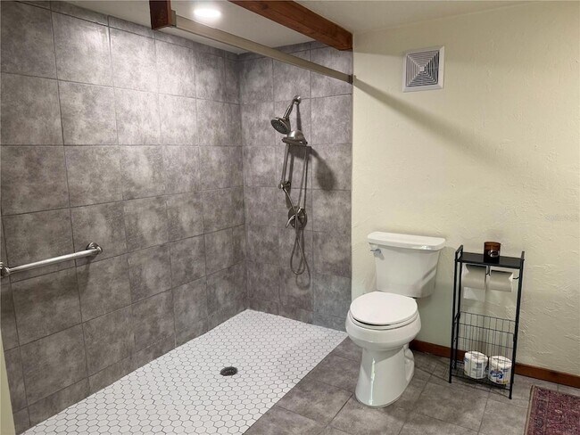 Building Photo - 618 Bird Bay Dr S