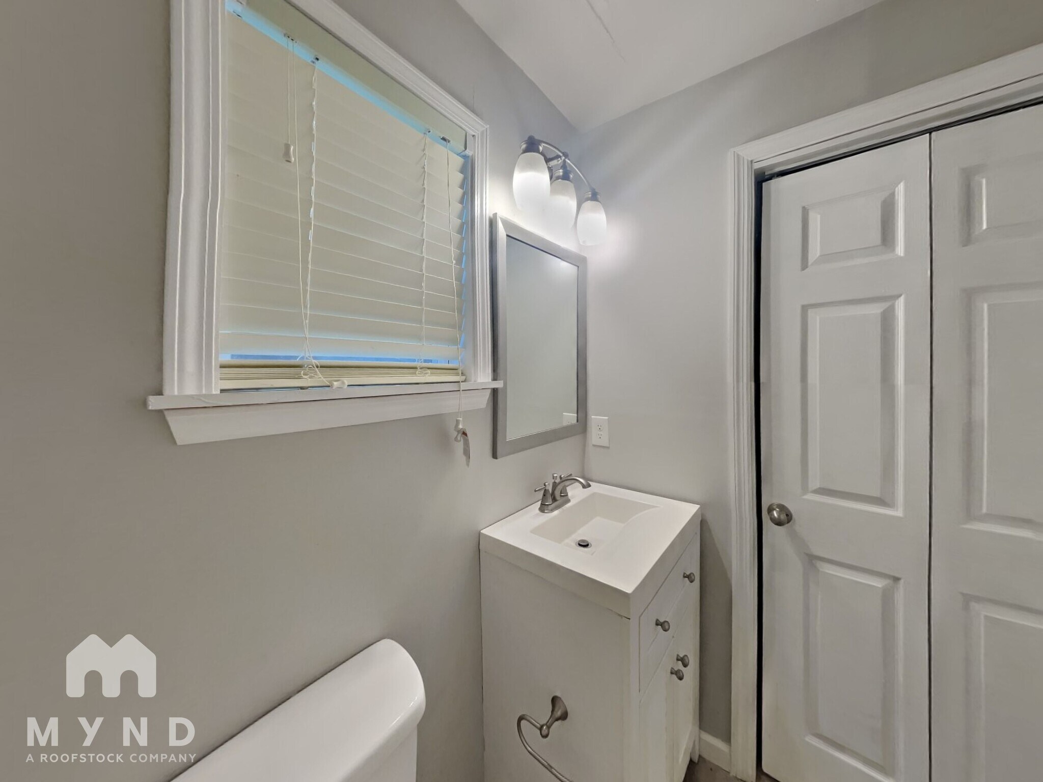 Building Photo - 710 Bluebird Dr SE