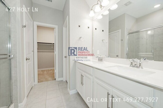 Building Photo - 427 Holt Ln