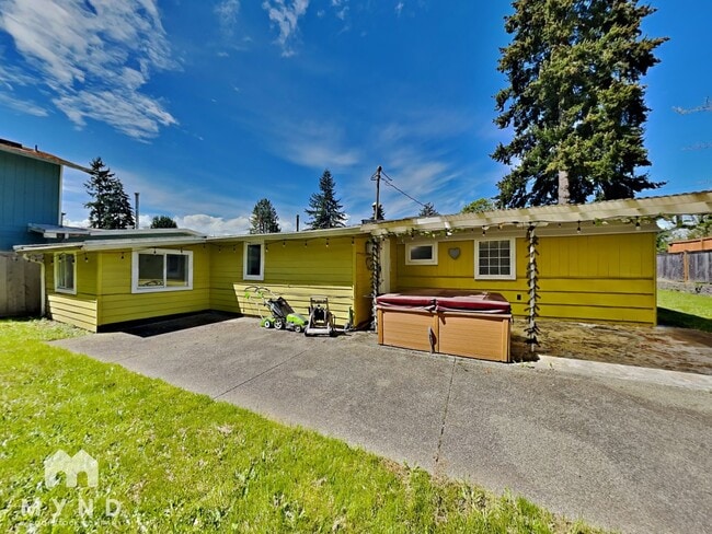 Building Photo - 904 Ferndale Cir NE