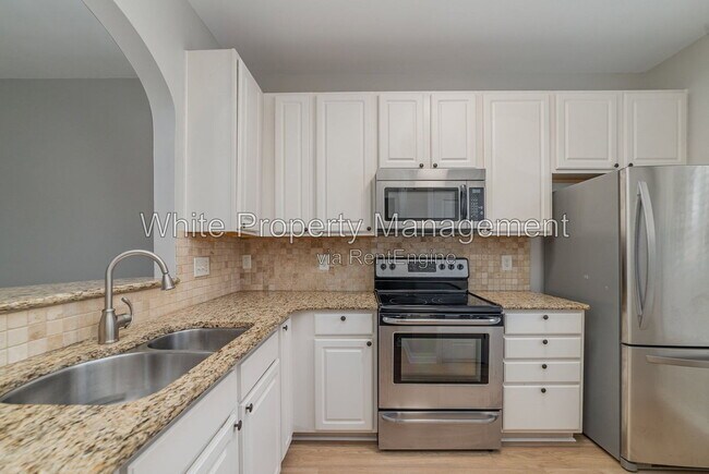 Building Photo - 825 Gentlewinds Ct
