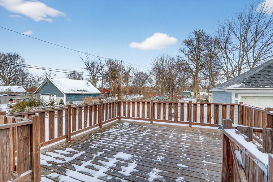 Building Photo - 428 W Delavan Dr