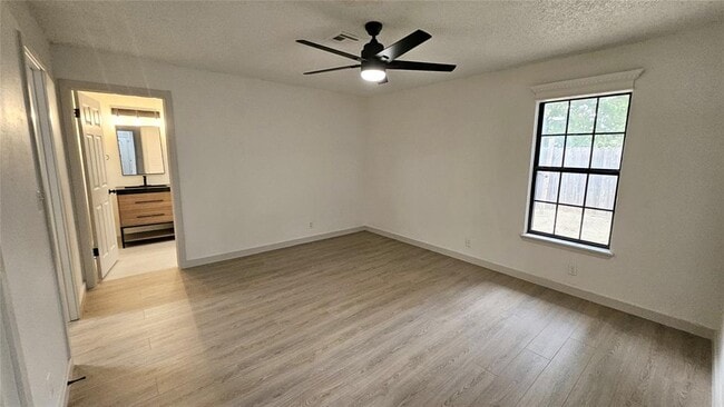 Building Photo - 741 S Glen Ln