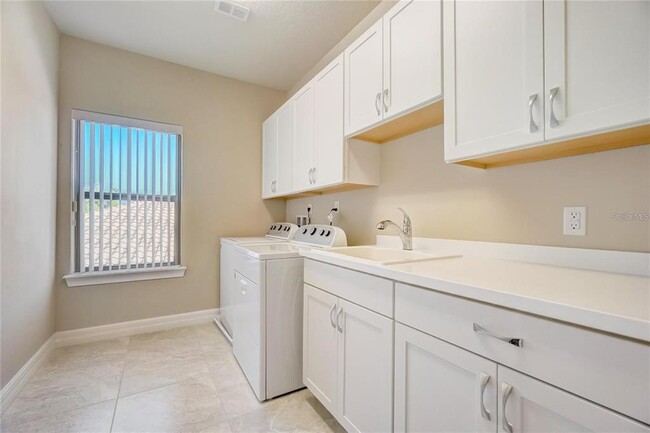 Building Photo - 11655 Meadow Grove Cir