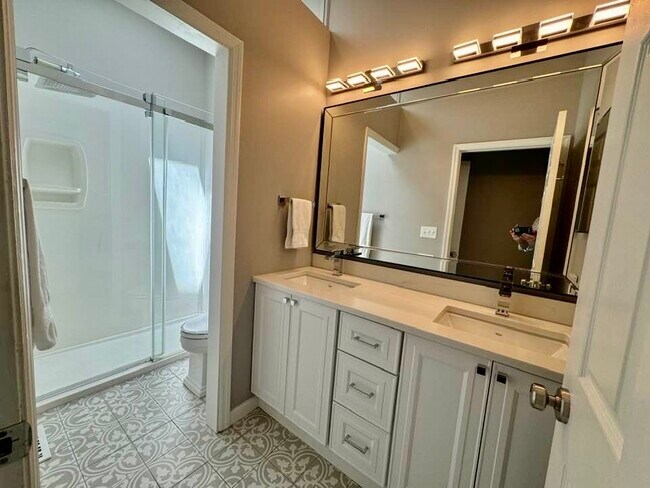 Primary bath - 2051 Park Ave