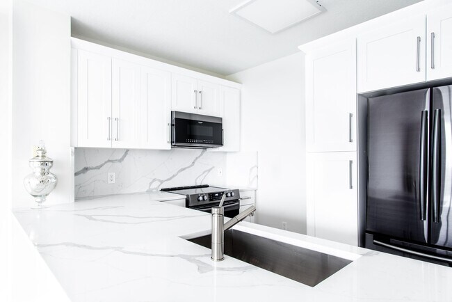 Building Photo - 1551 N Flagler Dr