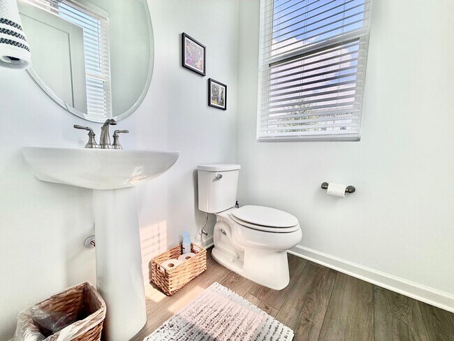 Building Photo - Fully Furnished 2BR/3.5BA Townhome with Garage — Minutes from Downtown Raleigh