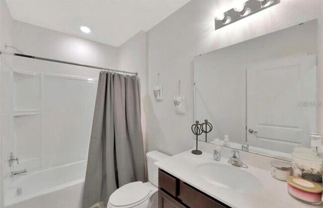 Building Photo - 9079 Royal River Cir