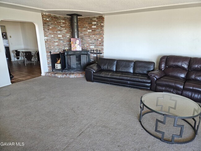 Building Photo - 615 Lakeview Dr