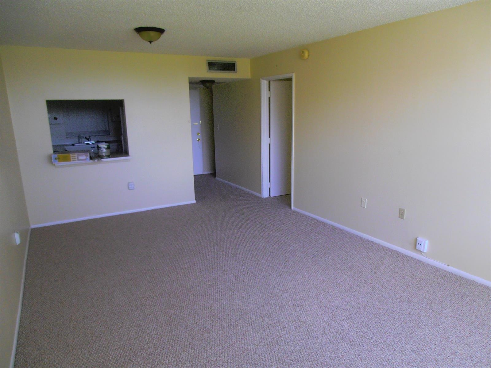 Building Photo - 9451 Evergreen Pl