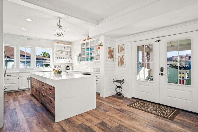 Building Photo - 707 Parkplace-SI ID1036727P