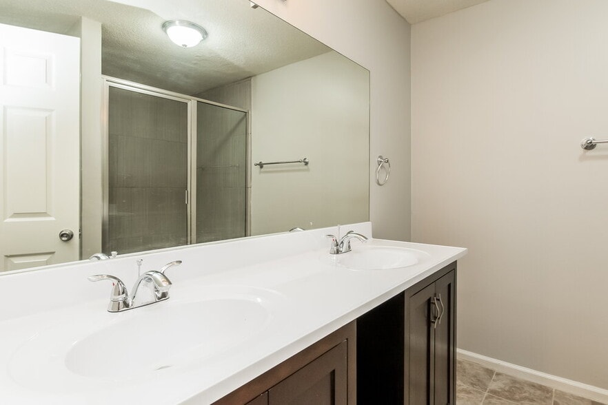 Building Photo - 2663 Candler Dr