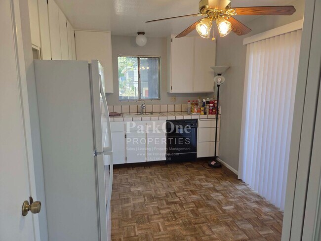 Building Photo - Super Spacious 2 bedroom Condo