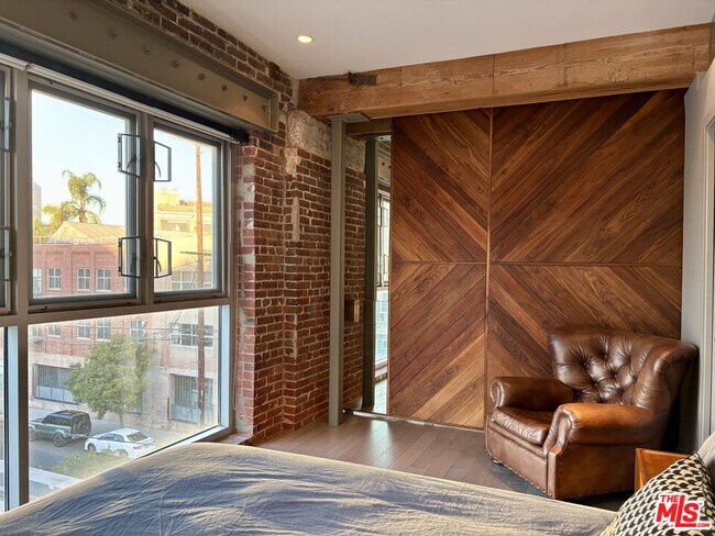 Building Photo - 527 Molino St