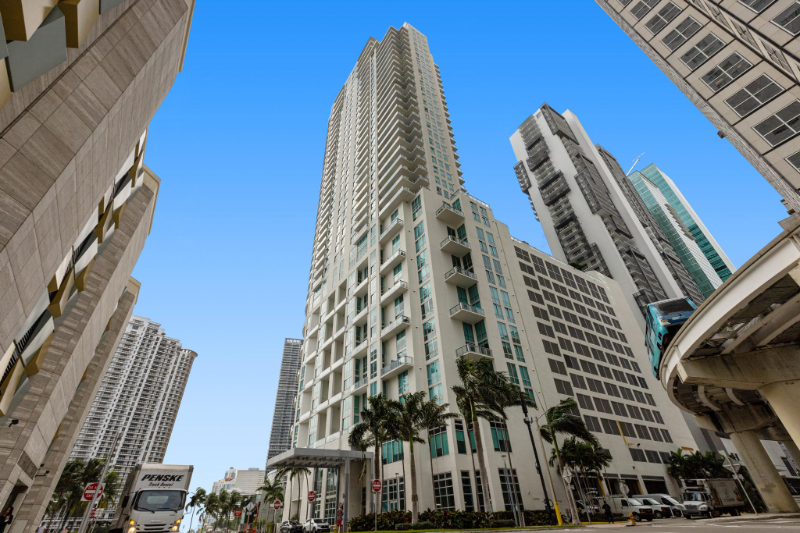 Building Photo - 300 S BISCAYNE Blvd