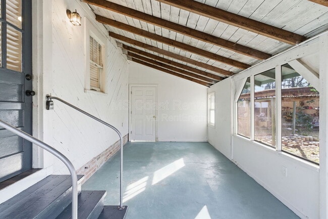 Building Photo - 20 Martha Ave