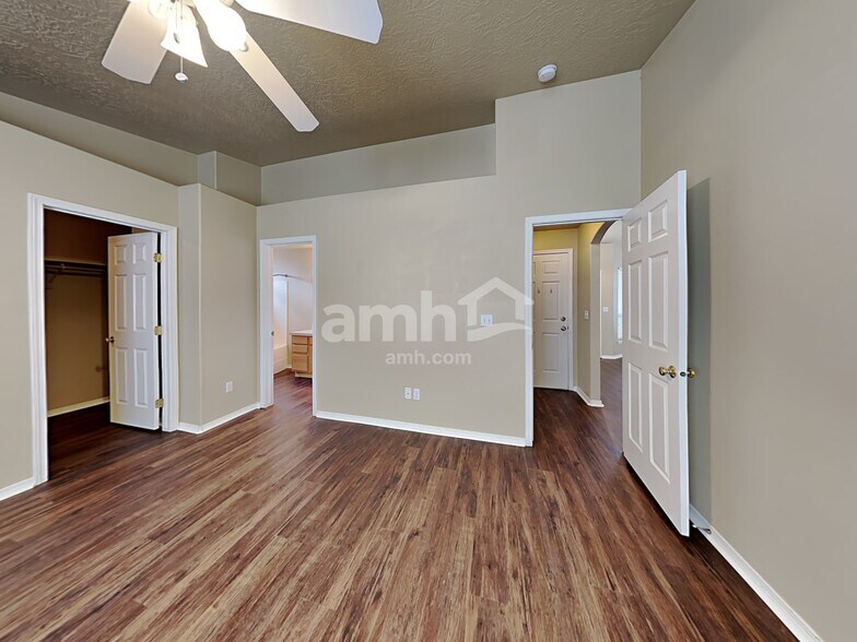 Building Photo - 16661 N Yorkshire Ln