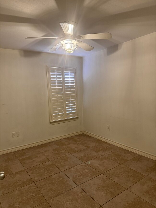 Building Photo - 212 Sandhill Oak