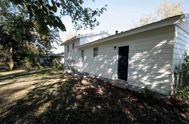 Building Photo - 611 Dawson Terrace NW