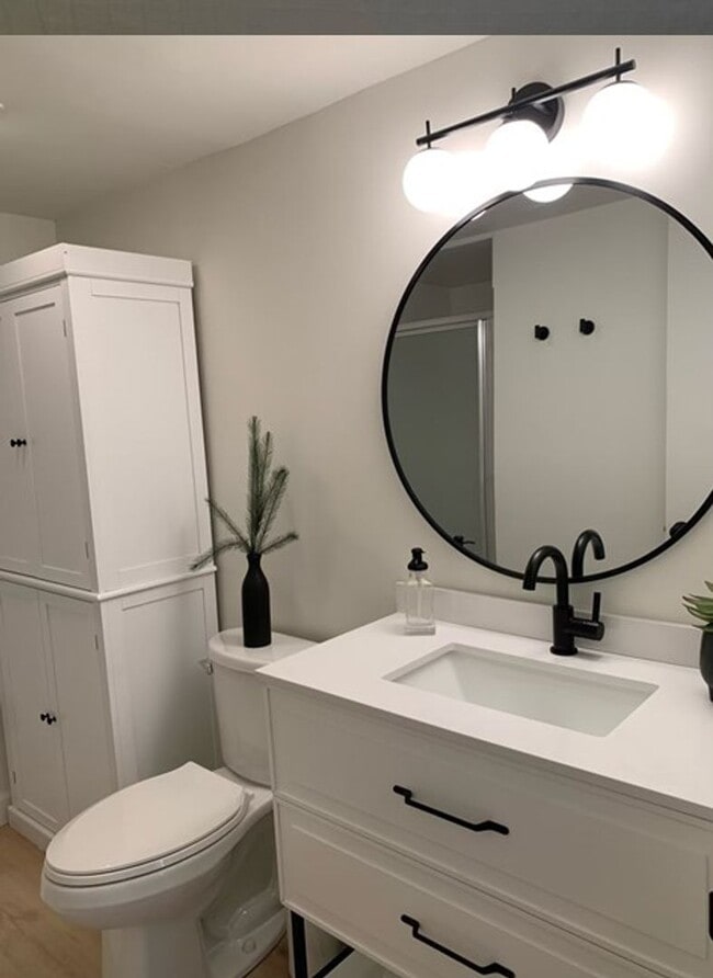 Building Photo - 4 Grand Hall