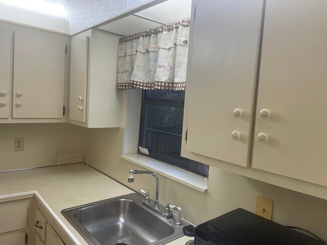 Building Photo - 4760 Lucerne Lakes Blvd