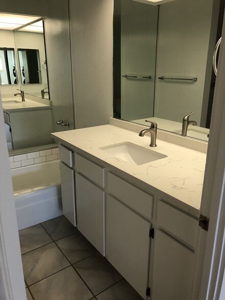 Building Photo - 1233 Amherst Ave