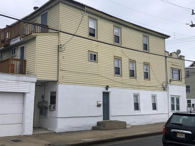 Primary Photo - 525 N Indiana Ave