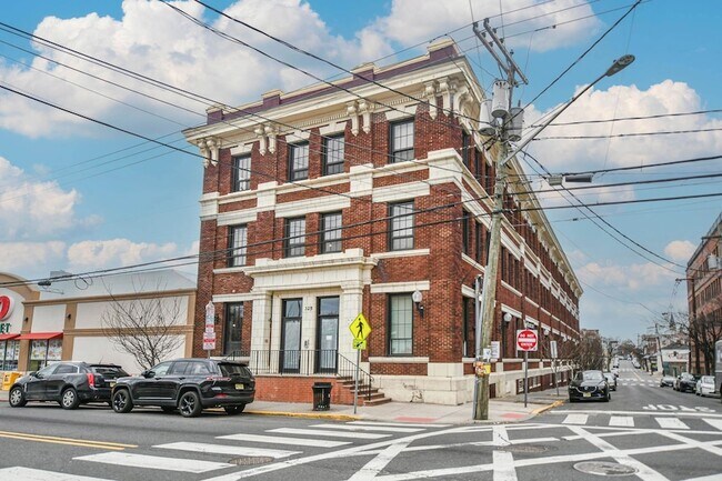 Building Photo - 325 Palisade Ave