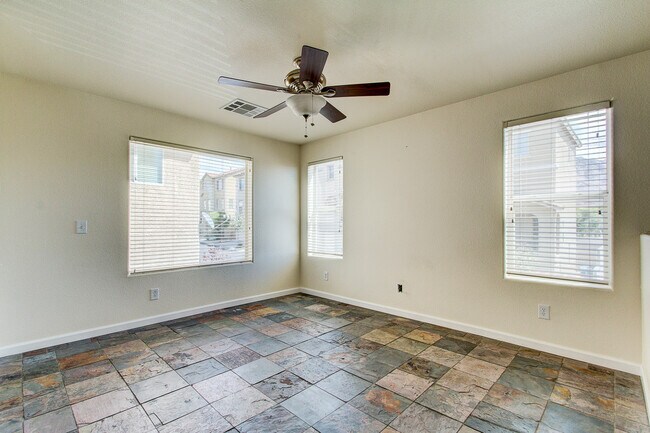 Building Photo - **$800 OFF MOVE IN BY 12/12/25**3-Story Home with Private Bathrooms and Strip View