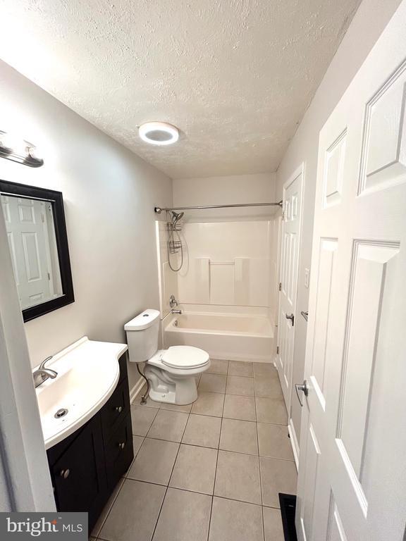 Building Photo - 2103 Walnut Ridge Dr