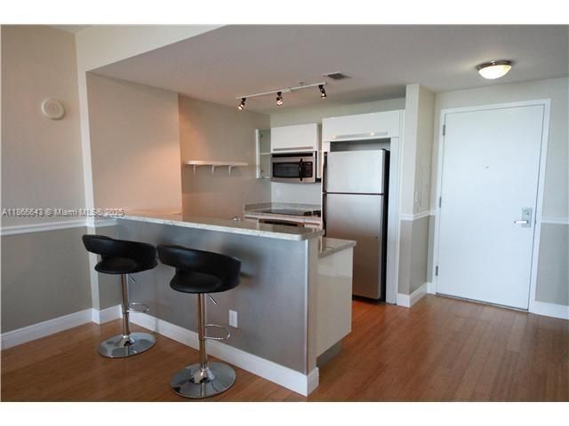 Building Photo - 601 NE 36th St