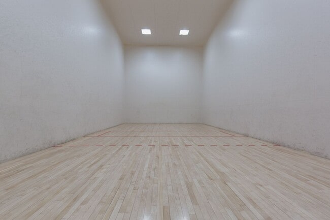 Building Photo - Second story unit overlooking pool in luxury Canyon Gate guard gated community